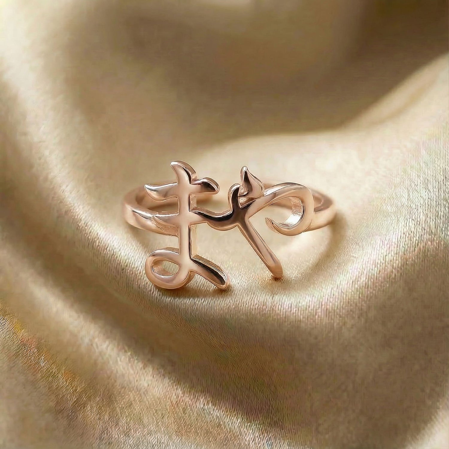 Personalized name ring in Japanese, one-size in rose gold finish on beige silk fabric